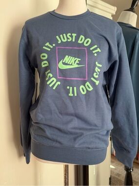 Nike Men’s Medium Blue Crewneck Sweatshirt